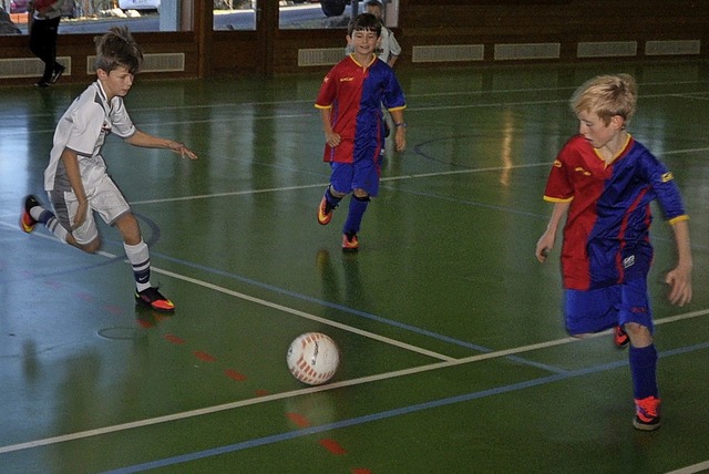 Beim Jugendhallenfuballturnier in Hc...vereins die Teilnehmer und Zuschauer.   | Foto: Stefan Pichler