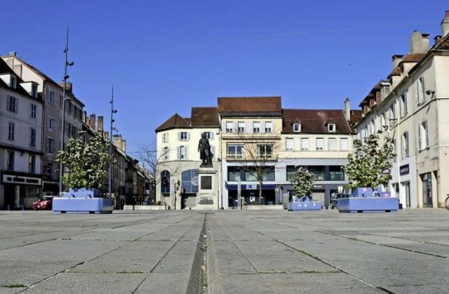 Markt und Straen stehen  verlassen &#...fenburgs Partnerstadt Lons-le-Saunier.  | Foto: Philippe TRIAS