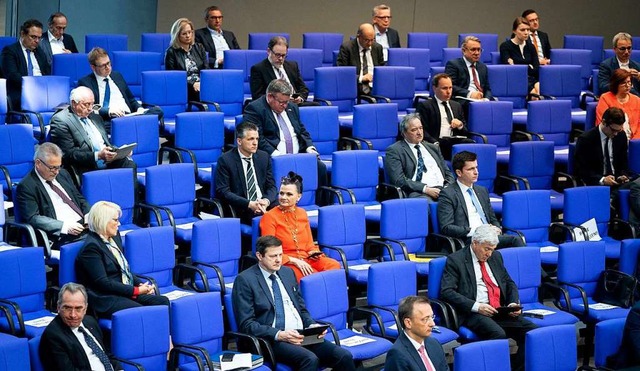 Handlungsfhig: Der Bundestag beschlos...tag folgt die Abstimmung im Bundesrat.  | Foto: Kay Nietfeld (dpa)