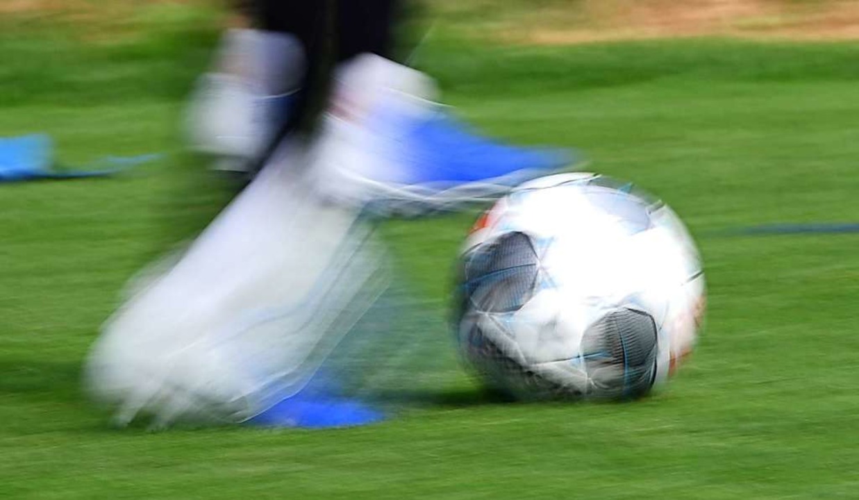 Wann wird wieder mit dem Ball gedribbelt?  | Foto: Patrick Seeger (dpa)