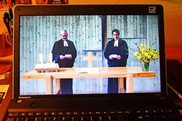 Die Pfarrer Philipp van Oorschot und Friedrich Geyer (links) auf Youtube.  | Foto: Gerd Lck