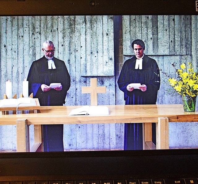 Pfarrer Philipp van Oorschot und Friedrich Geyer (links).   | Foto: Gerd Lck