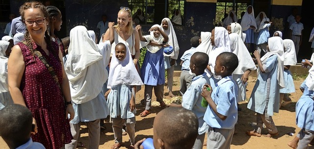 Ein Bild aus frhlicheren Tagen: Monik... der Staatlichen Grundschule in Tiwi.   | Foto: Privat