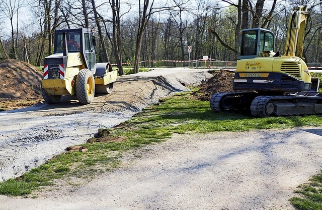 Eine neue Rampe fhrt knftig direkt z...g (im Vordergrund) wird zurckgebaut.   | Foto: Herbert Frey