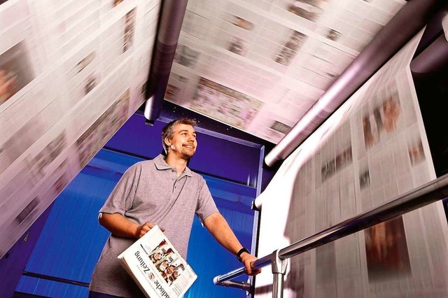 Hier laufen sie, frisch gedruckte Zeitungsseiten im BZ-Druckzentrum.  | Foto: KBA