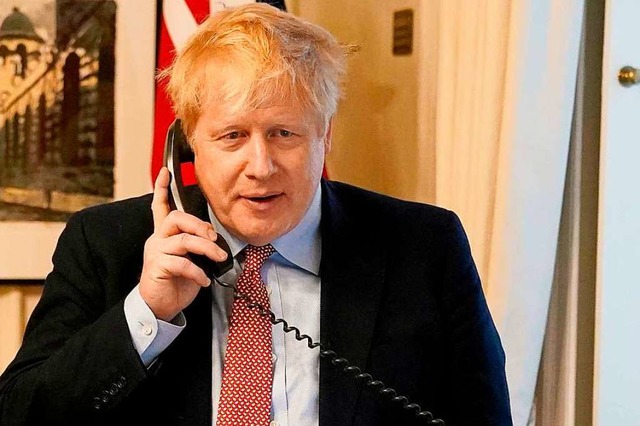 Johnson bei einer Telefonaudienz mit d...ung weiter seine Amtsgeschfte fhren.  | Foto: ANDREW PARSONS (AFP)
