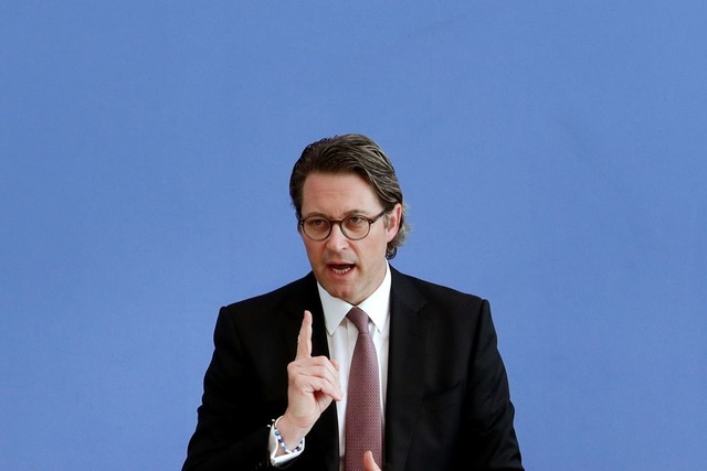 Bundesverkehrsminister Andreas Scheuer...tik am Sportartikel-Hersteller Adidas.  | Foto: MICHAEL SOHN (AFP)