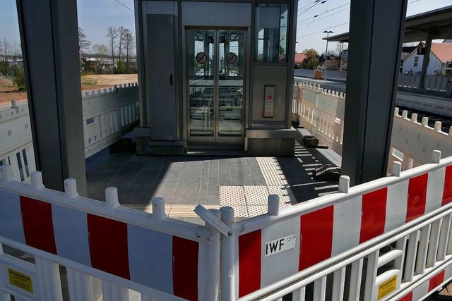 Immer noch gesperrt: der neue Fahrstuhl im Bahnhof Gottenheim.  | Foto: Manfred Frietsch