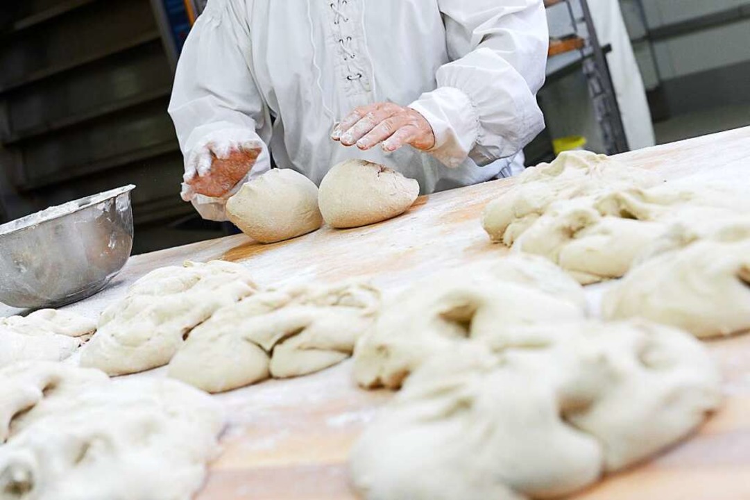 Bäcker haben alle Hände voll zu tun.  | Foto: Jens Kalaene