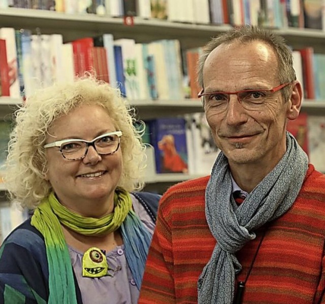 Ein Beispiel: Sigrid und Martin Schwab liefern Bcher  nach Hause.  | Foto: Christoph Breithaupt