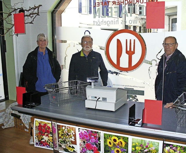 Mitglieder des Tafelladenvorstandes (v...ht von der Firma Klotzek aus Kollnau.   | Foto: Verein
