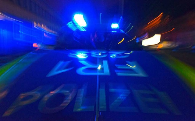 Die Polizei ermittelt nach einem Unfall auf der A5 bei Riegel.  | Foto: Patrick Seeger (dpa)