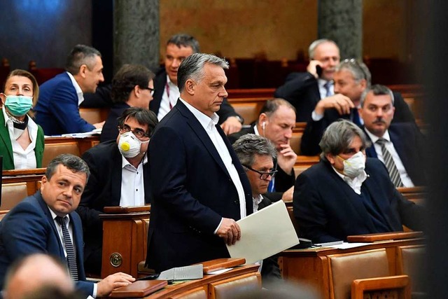 Viktor Orban im Parlament  | Foto: Zoltan Mathe (dpa)