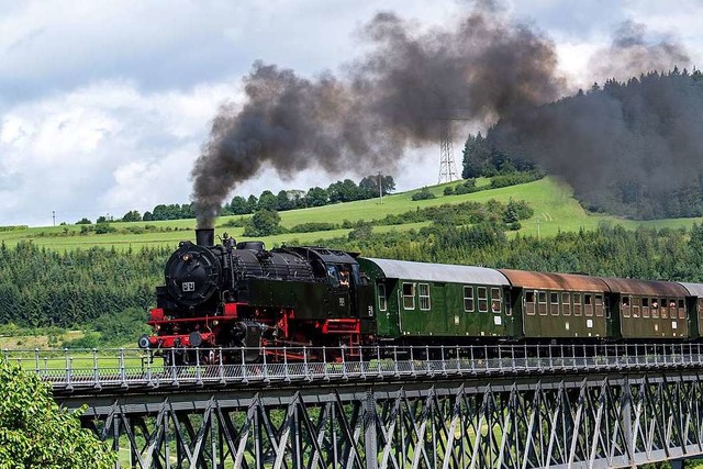 Eine Fahrt mit der Sauschwnzlebahn ist immer auch eine Zeitreise.  | Foto: Patrick Seeger (dpa)