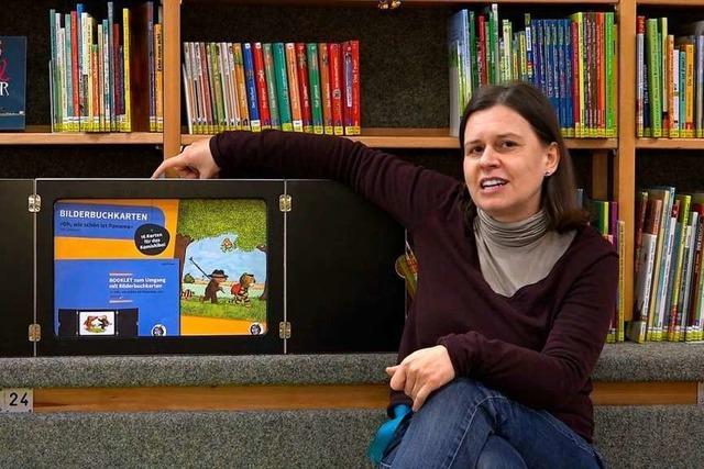 Bibliotheks-Leiterin Katja Benkler liest aus 