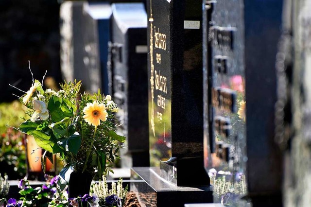 Beerdigungen und Trauerfeiern mssen d...ersonen daran teilnehmen (Symbolbild).  | Foto: Siegfried Gollrad