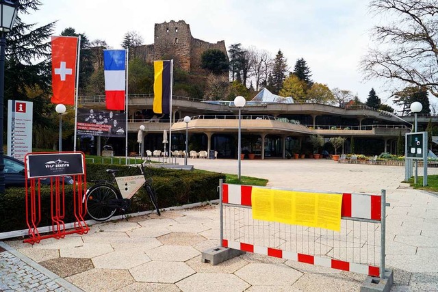 Die Absperrung am groen Platz vor dem...na ist in Badenweiler nichts mehr los.  | Foto: Silke Hartenstein