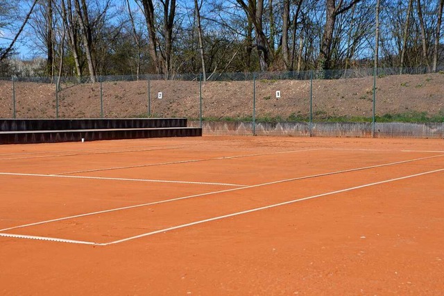 Ein trostloses Bild &#8211; die Tennis...d Wettkmpfe drfen nicht stattfinden.  | Foto: Horatio Gollin