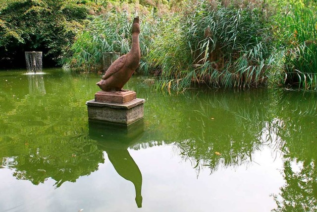 Die Statue des Erpels im Freiburger Stadtgarten &#8211; bevor sie verschwand.  | Foto: Rita Eggstein