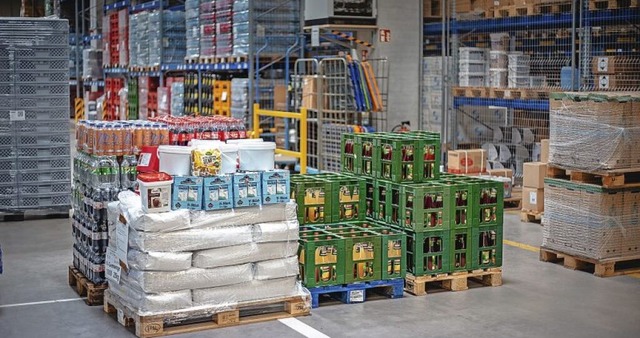 Im Logistikzentrum  stehen die Lebensmittel bereit.   | Foto: Europa-Park