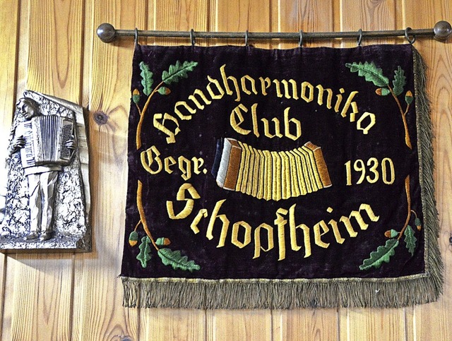 Traditionsbewusstsein: Der Verein besi...die  Vereinsfahne aus der Grnderzeit.  | Foto: Edgar Steinfelder