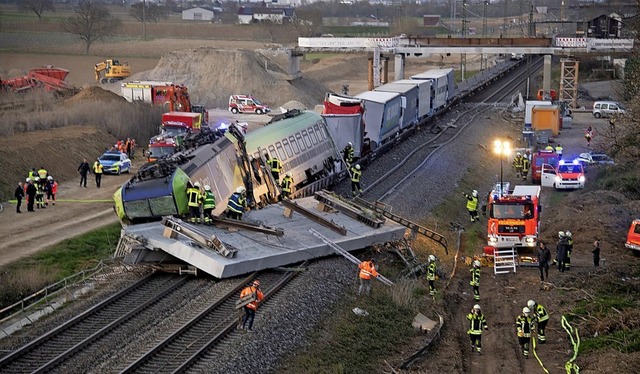 Am Donnerstagabend kam es zu dem Unglck auf der Bahnstrecke Richtung Sden.   | Foto: Volker Mnch