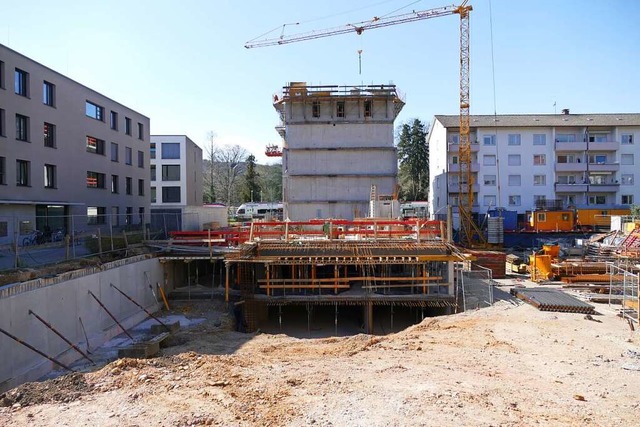 Mit wenigen Bauarbeitern, hier beim Le...hter umsetzbar als bei Grobaustellen.  | Foto: Peter Gerigk