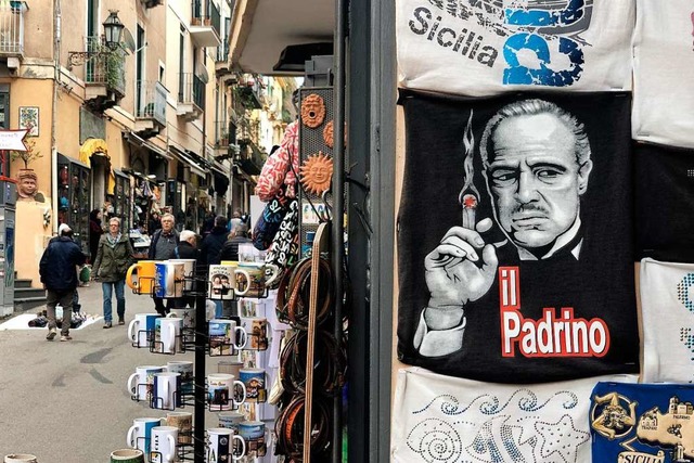In manchen Orten wie hier in Catania wird die Mafia als Marke gewertet.  | Foto: Lena Klimkeit