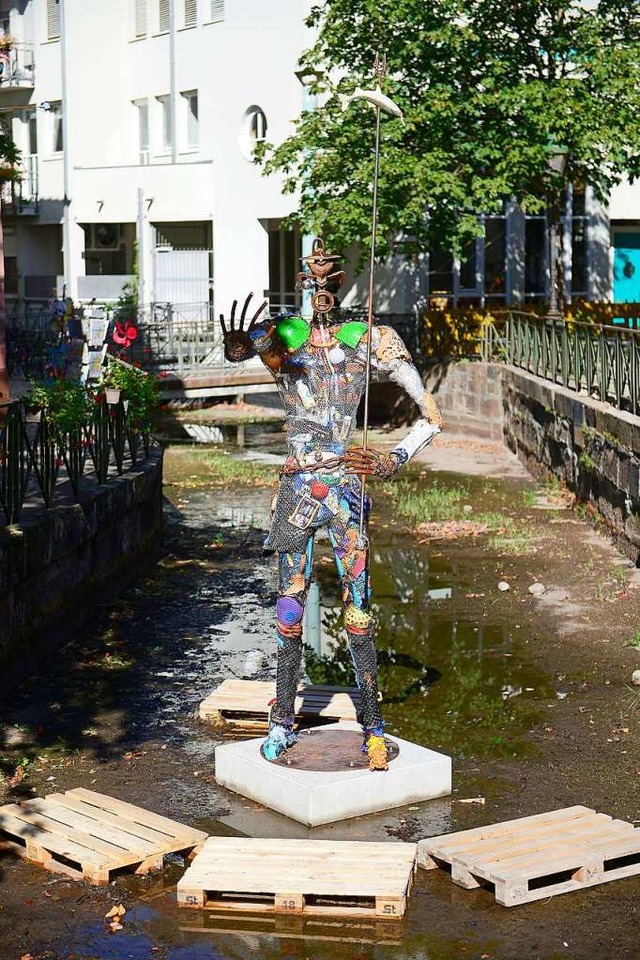 Der &#8222;Plastikmensch&#8220;, hier im Jahr 2018 in Freiburg.  | Foto: Ingo Schneider