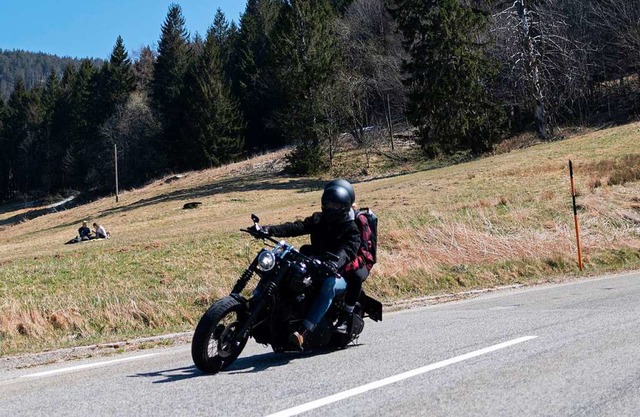 Motorradfahrer haben Hochsaison  | Foto: Patrick Seeger (dpa)