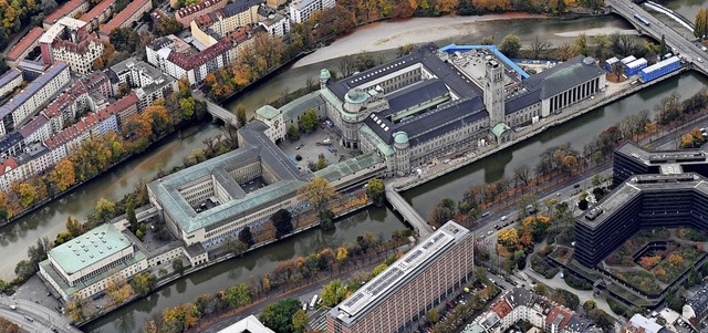 Auf der Luftaufnahme vom Deutschen Museum sieht man rechts die Baustelle.  | Foto: Angelika Warmuth