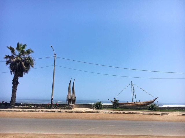 Der Strand von Huanchaco war fr fudde...ndot whrend  der Quarantne verboten.  | Foto: Sarah Rondot