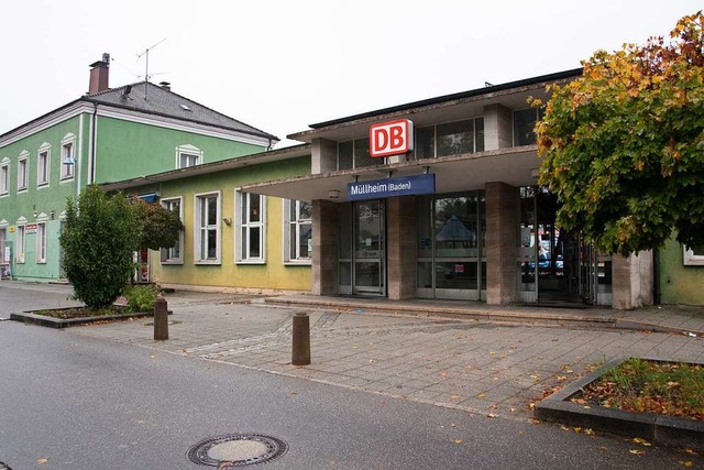 In einem Zug am Bahnhof Mllheim wurde...renloser Koffer gefunden (Archivbild).  | Foto: Volker Mnch