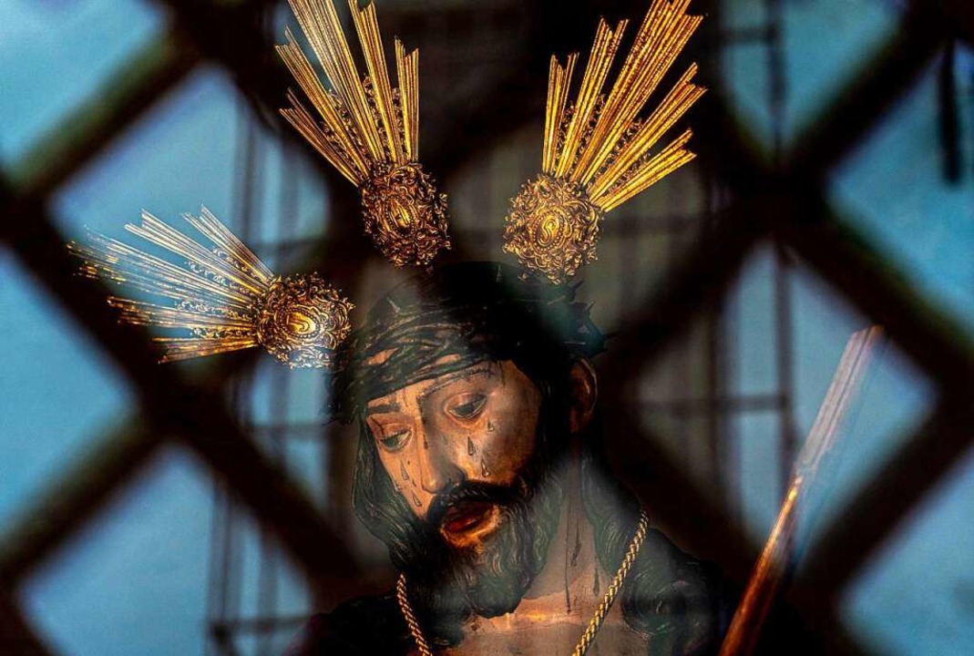 Die Figur des Christus von San Esteban... wegen der Corona-Krise in der Kirche.  | Foto: Eduardo Briones (dpa)