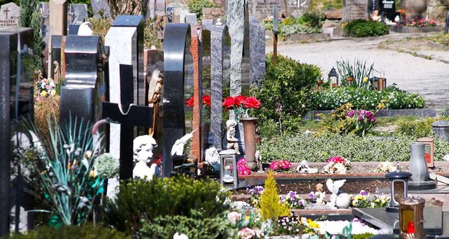 Der Lahrer Bergfriedhof &#8211; in Zei...Corona gelten auch dort andere Regeln.  | Foto: Heidi Fel