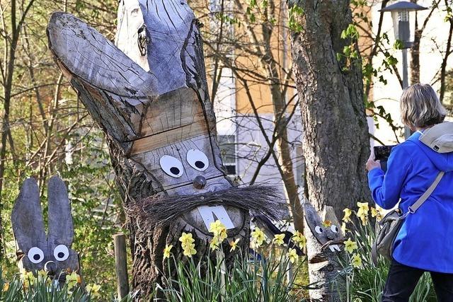 Die Bauhof-Osterhasen sind beliebte Fotomotive