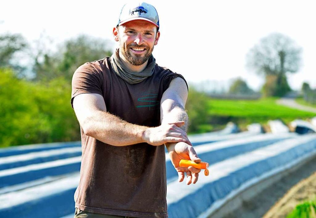 Sebastian Kautz (links) ist einer von ...  fr die  Saisonarbeiter einspringen.  | Foto: Michael Bamberger