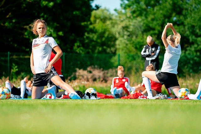 Melanie Leupolz (links) im Training beim Nationalteam  | Foto: Sebastian Gollnow