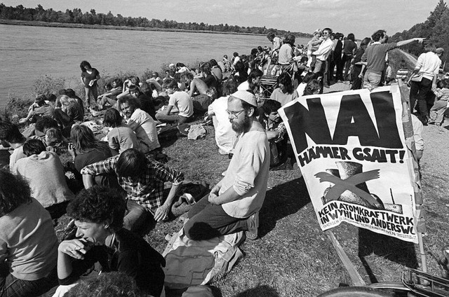 Eine Demonstration im September 1983 gegen das geplante Kernkraftwerk Wyhl.  | Foto: Verwendung weltweit, usage worldwide