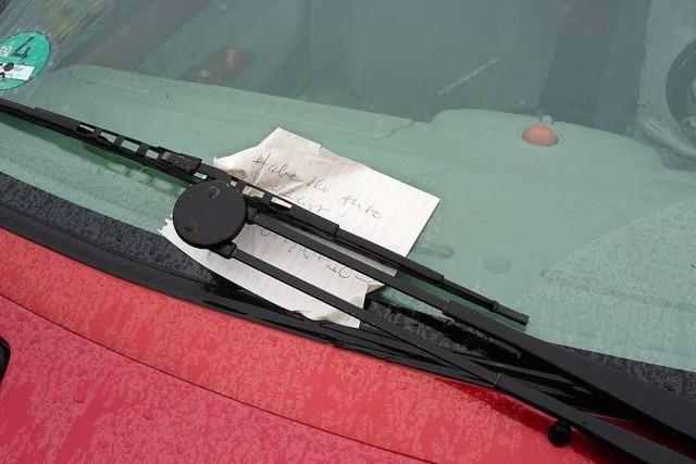 Polizei ermittelt wegen Unfallflucht – denn ein Zettel am Auto reicht nicht