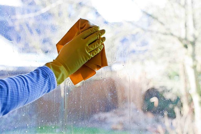 Oftmals entstehen beim Fensterputzen h...t vermeiden: Durch schnelleres Putzen.  | Foto: Fotolia.com/Dirk Ott
