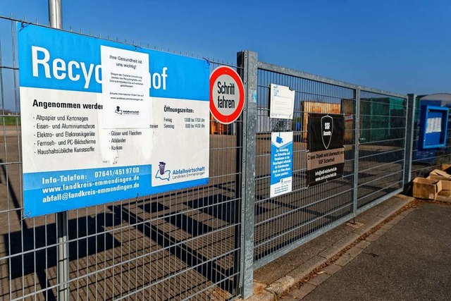 Die Recyclinghfe und Grnschnittpltz... wichtig&#8220; steht auf dem Schild.   | Foto: Martin Wendel