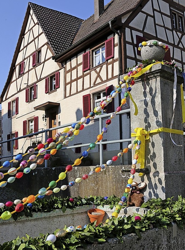 Der Brunnen im Tumringer Oberdorf wurde auch dieses Jahr sterlich  geschmckt.   | Foto: Katharina Bartsch