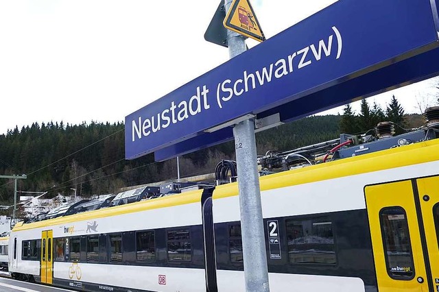 Auch am Neustdter Bahnhof &#8211; hie...rgste auf die Breisgau-S-Bahn warten.  | Foto: Tanja Bury