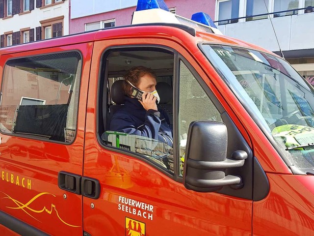 Jonas Jost von der Feuerwehr Seelbach ...lkerung, an Ostern zuhause zu bleiben.  | Foto: Beate Zehnle-Lehmann