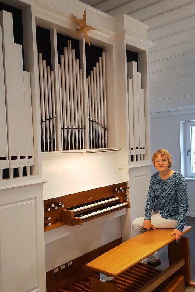 Pfarrerin Anke Doleschal freut sich b...elischen Katharinenkirche in Seelbach.  | Foto: Beate Zehnle-Lehmann