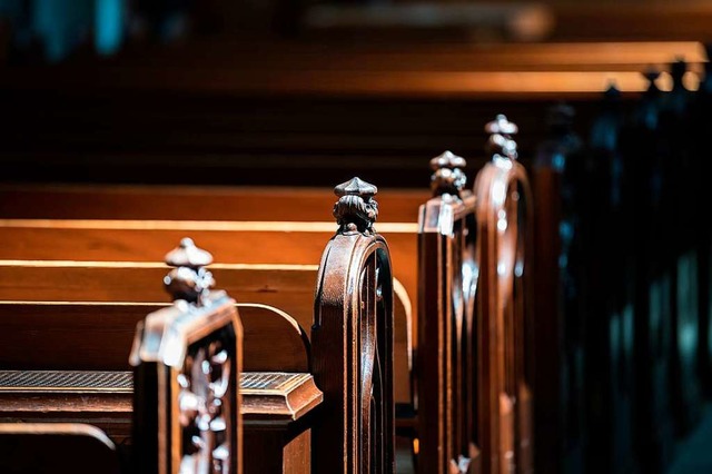 Kirchenbnke bleiben leer &#8211; Gottesdienste finden trotzdem statt.  | Foto: Lafoudre (Adobe Stock)