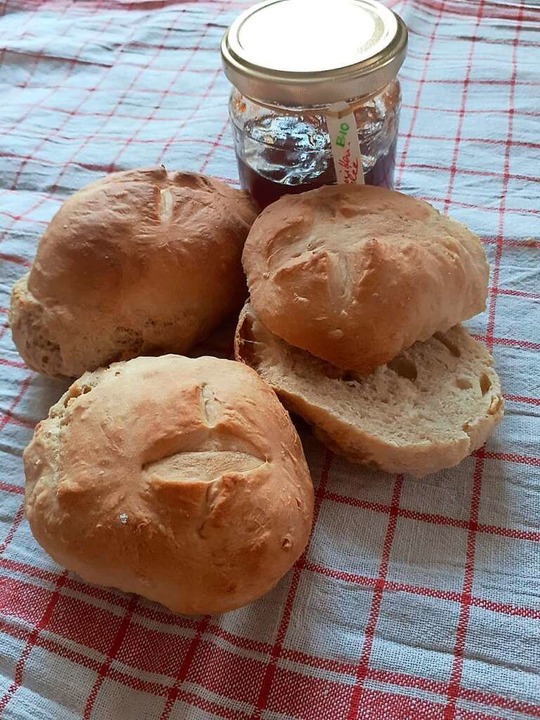 Fr diese Schnellbrtchen muss man den...ssen. Frisch und lecker zum Frhstck.  | Foto: Ren Zipperlen/privat