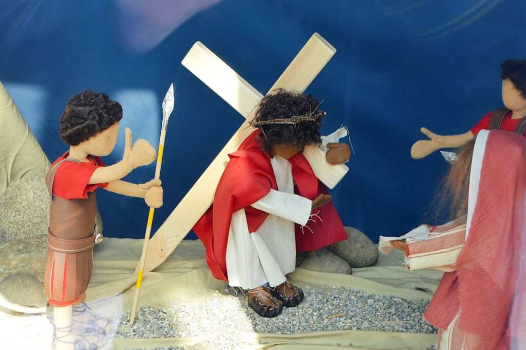 Kreuzweg en miniature: Das Osterschauf...eindezentrum St. Josef in Rheinfelden.  | Foto: Horatio Gollin
