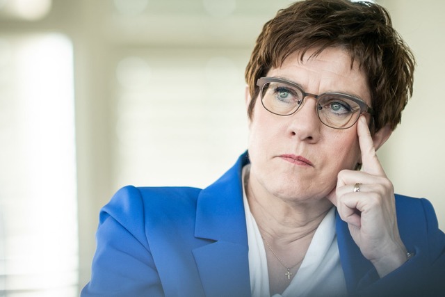 Annegret Kramp-Karrenbauer steht nur n...1; wann immer dieser auch stattfindet.  | Foto: Michael Kappeler (dpa)